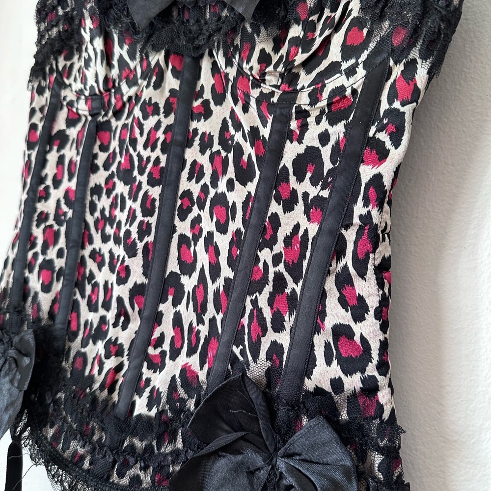 Leopard Print Corset with Black Lace and Bows - Picture 3 of 5